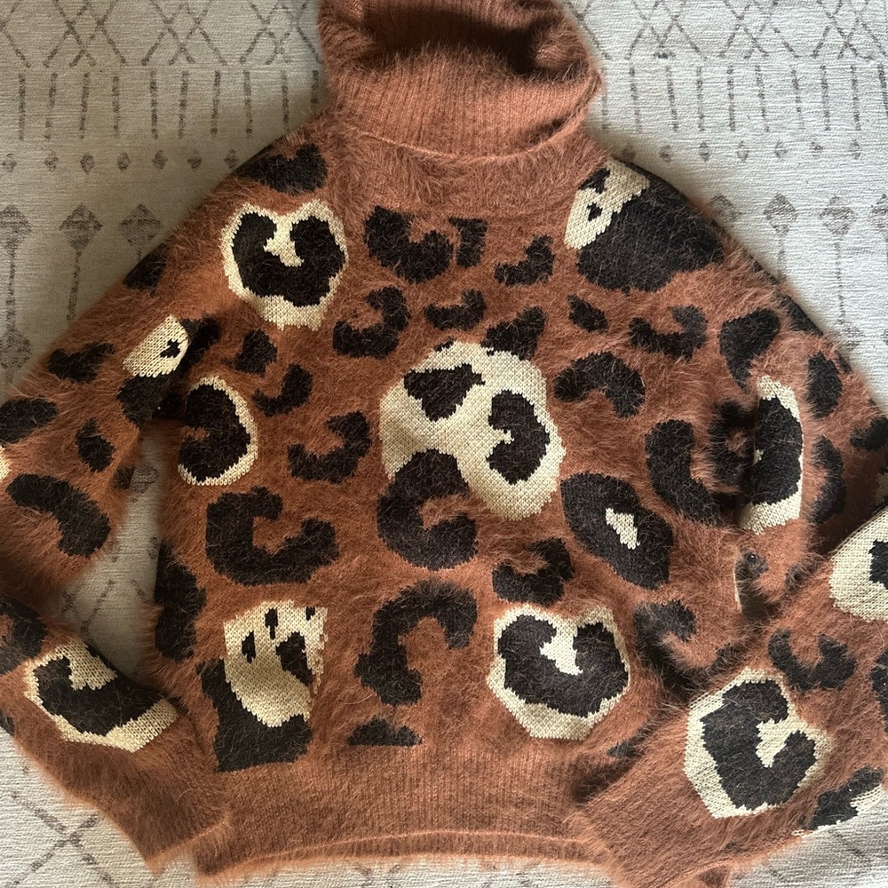 Women’s rock & roll‎ denim leopard print turtleneck sweater size medium